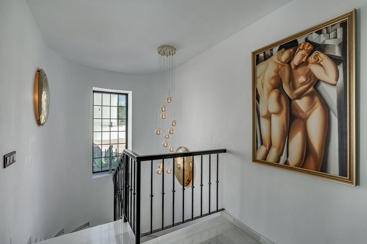 5 Bed Townhouse for sale in Nueva Andalucía Costa Del Sol, Málaga, Spain