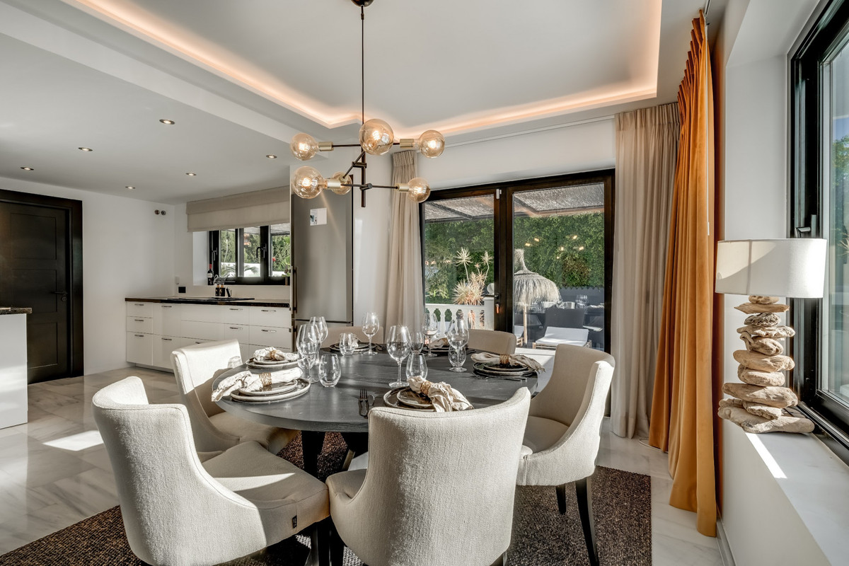 5 Bed Townhouse for sale in Nueva Andalucía Costa Del Sol, Málaga, Spain