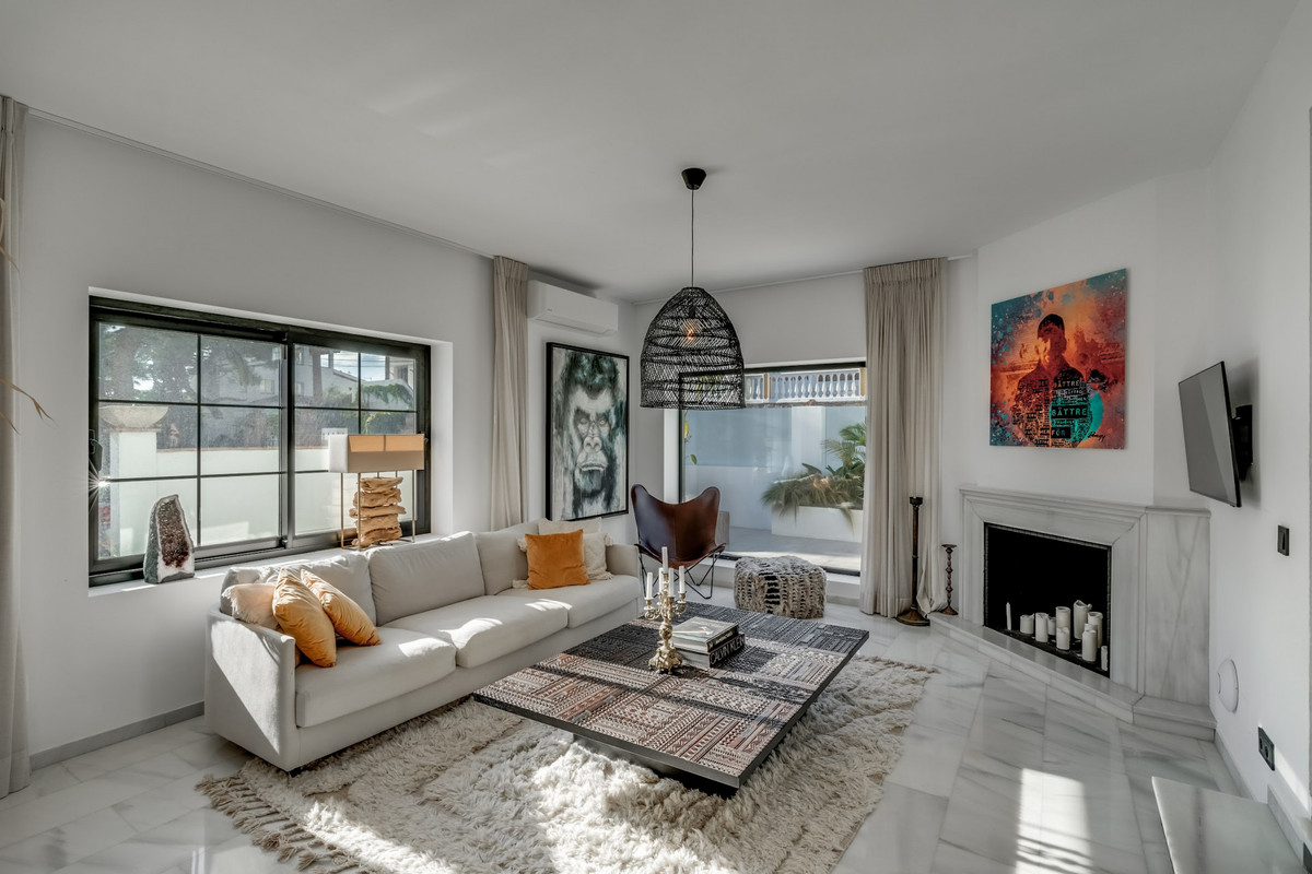 5 Bed Townhouse for sale in Nueva Andalucía Costa Del Sol, Málaga, Spain
