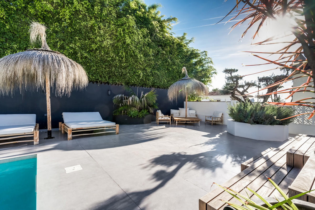 5 Bed Townhouse for sale in Nueva Andalucía Costa Del Sol, Málaga, Spain