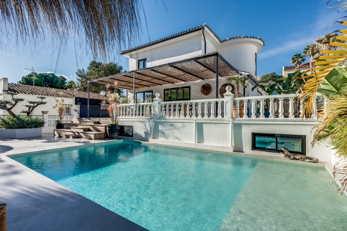 5 Bed Townhouse for sale in Nueva Andalucía Costa Del Sol, Málaga, Spain