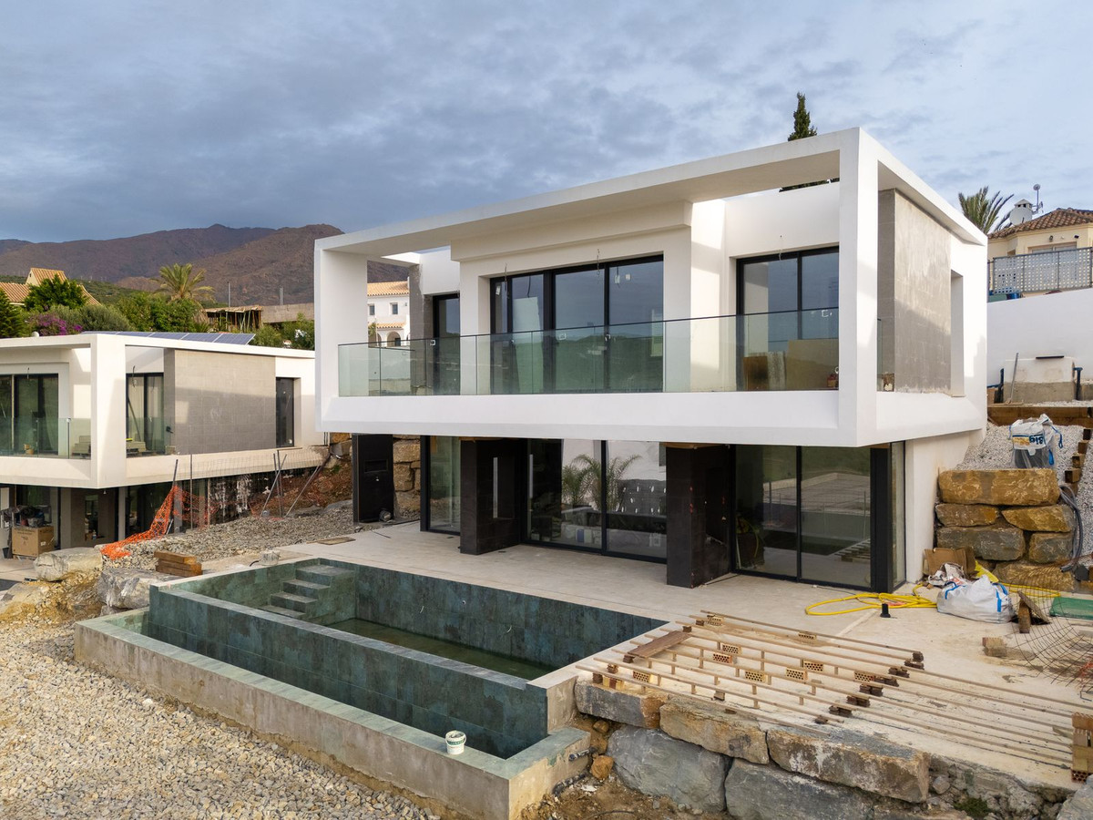 Se vende Villa - Chalet de 4 dormitorios en Costa Del Sol, Málaga, España