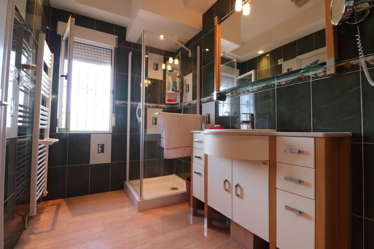 Se vende Villa - Chalet de 3 dormitorios en Costa Blanca, Alicante, España
