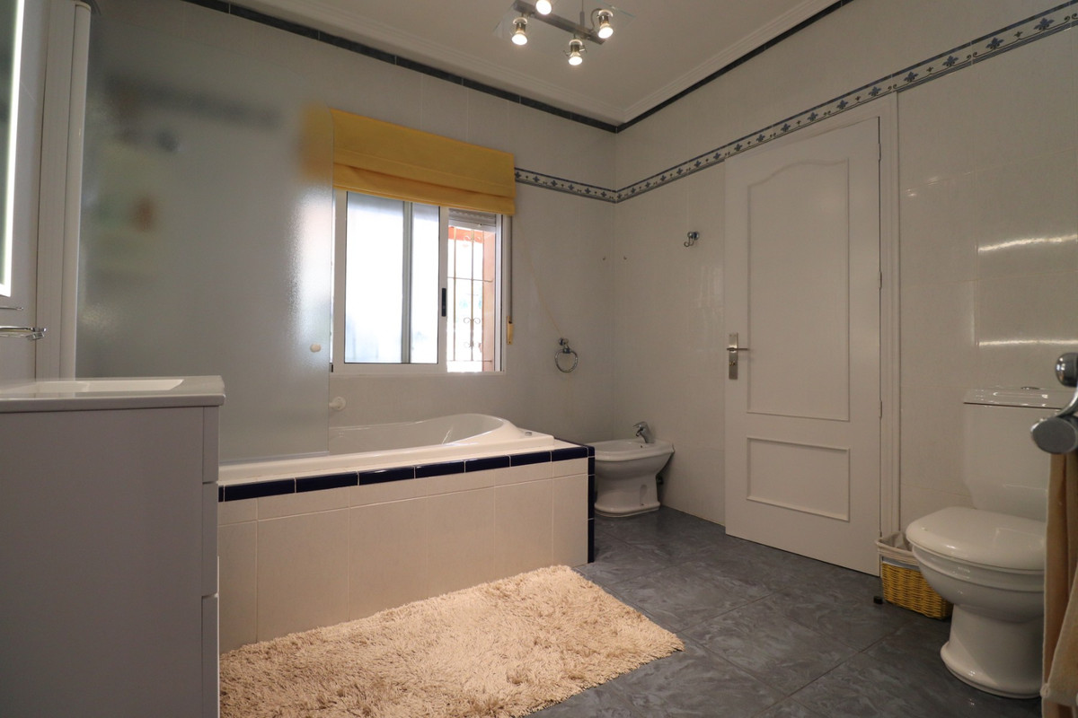 Se vende Villa - Chalet de 3 dormitorios en Costa Blanca, Alicante, España