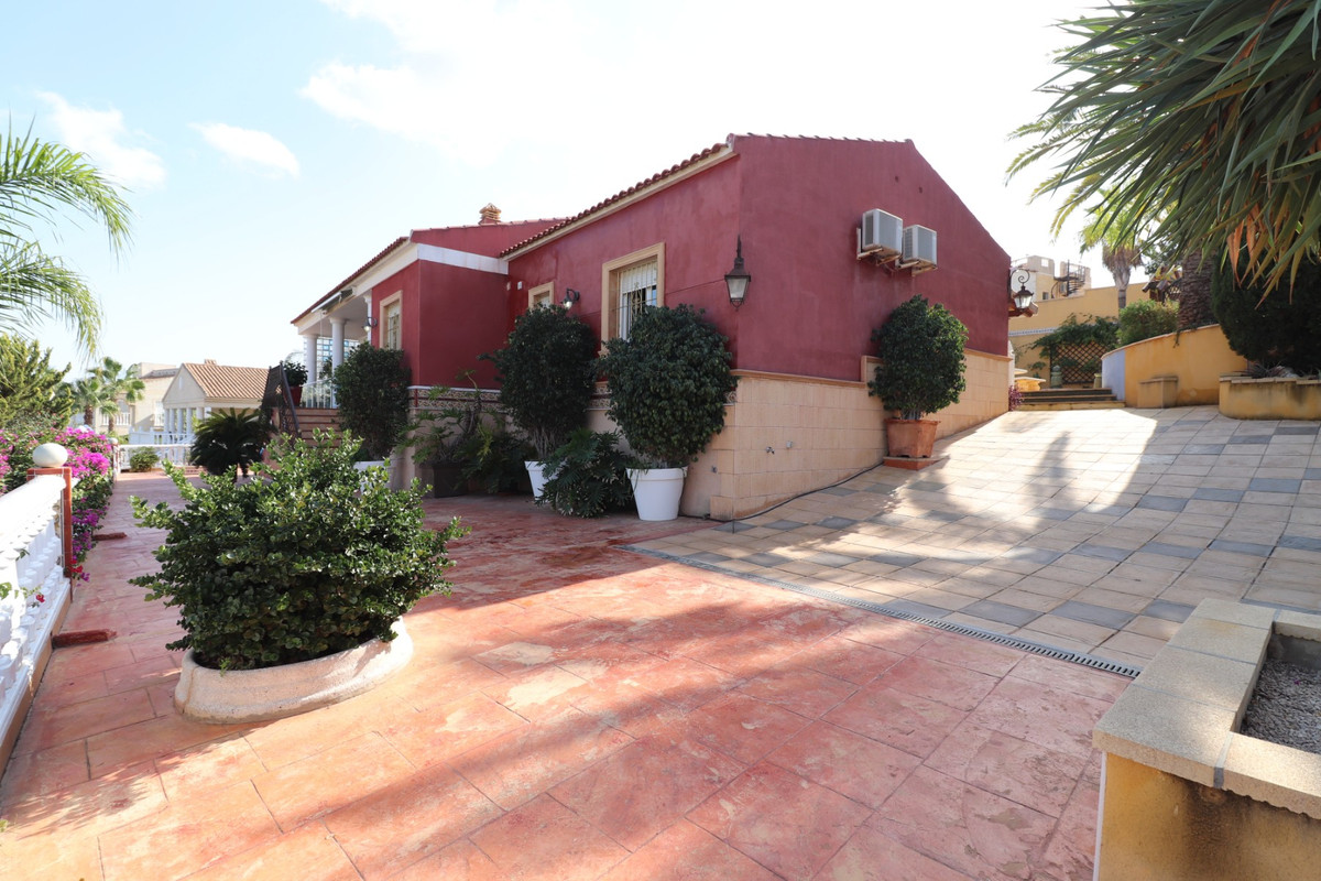 Se vende Villa - Chalet de 3 dormitorios en Costa Blanca, Alicante, España