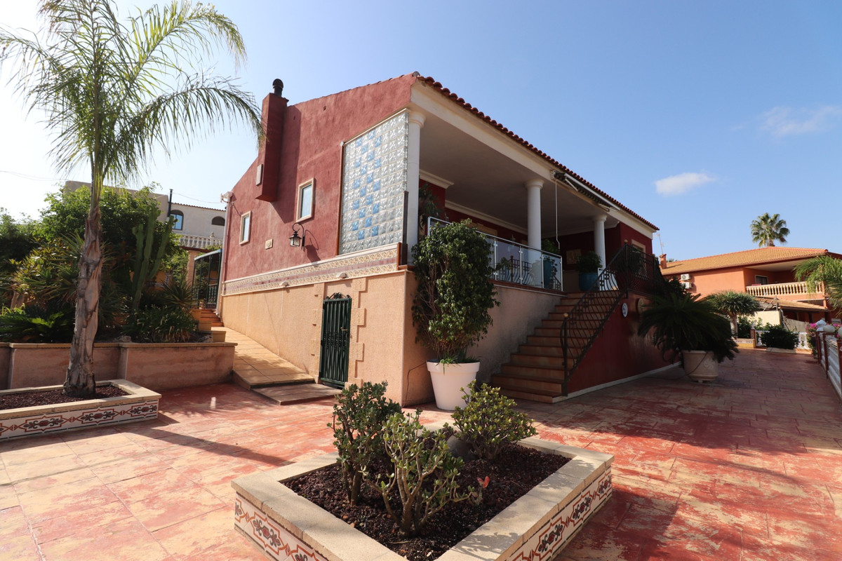 Se vende Villa - Chalet de 3 dormitorios en Costa Blanca, Alicante, España