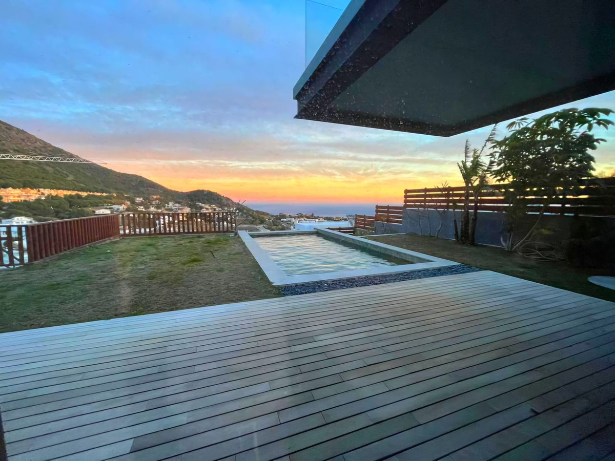 5 Bed Townhouse for sale in Mijas Costa Del Sol, Málaga, Spain