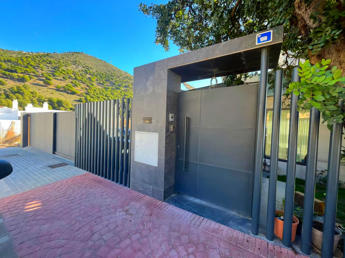 5 Bed Townhouse for sale in Mijas Costa Del Sol, Málaga, Spain
