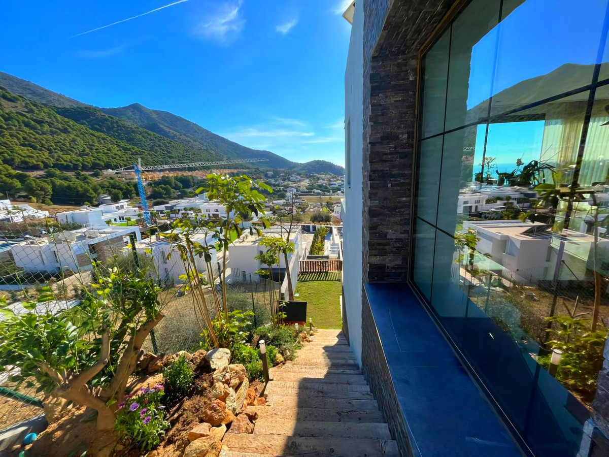 5 Bed Townhouse for sale in Mijas Costa Del Sol, Málaga, Spain
