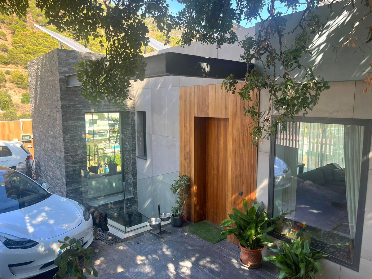 5 Bed Townhouse for sale in Mijas Costa Del Sol, Málaga, Spain