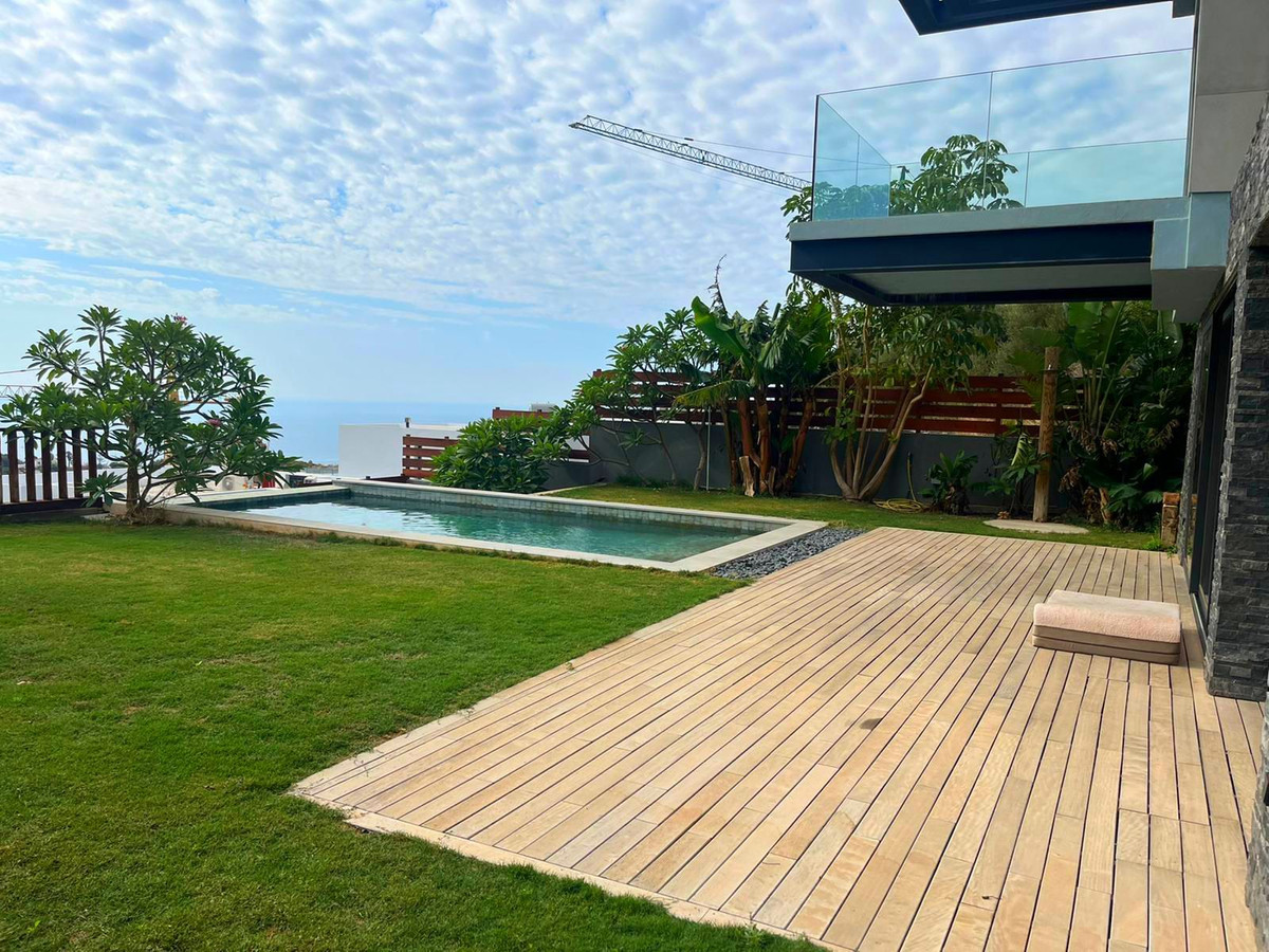 5 Bed Townhouse for sale in Mijas Costa Del Sol, Málaga, Spain