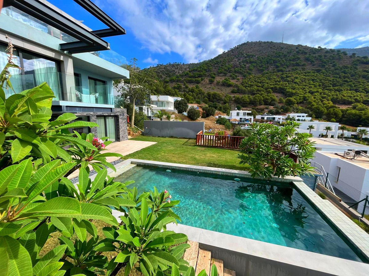 5 Bed Townhouse for sale in Mijas Costa Del Sol, Málaga, Spain