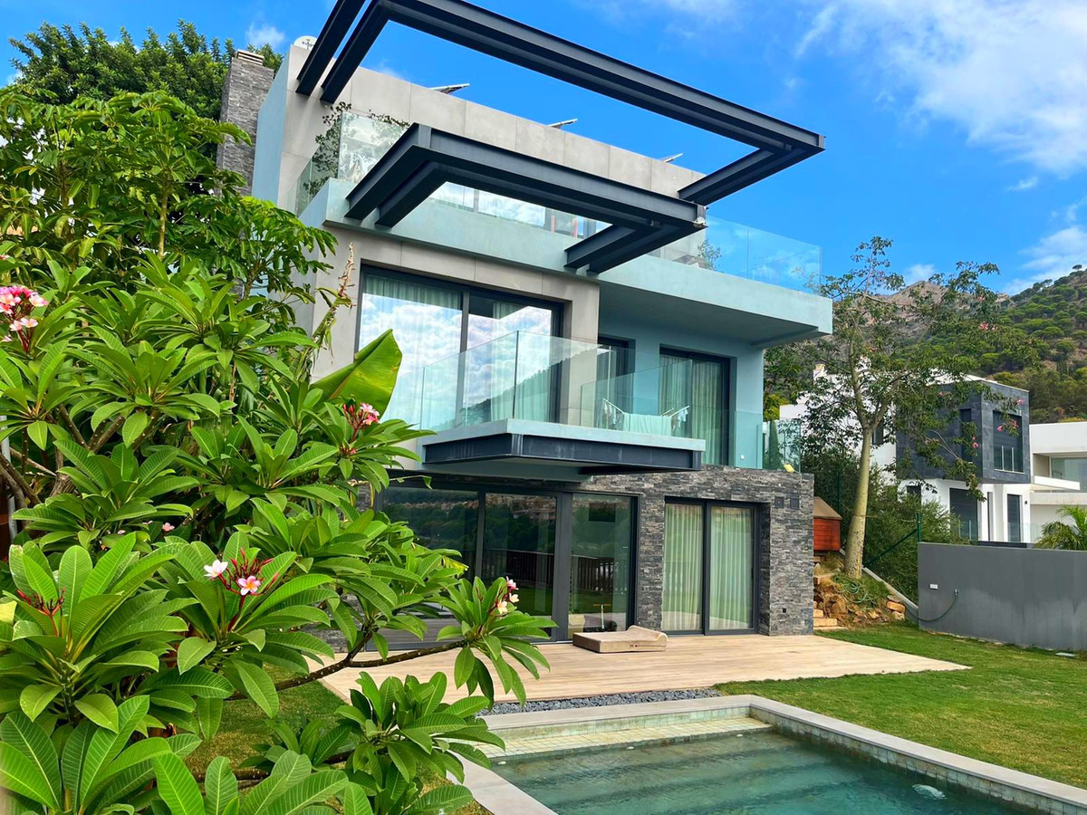 5 Bed Townhouse for sale in Mijas Costa Del Sol, Málaga, Spain