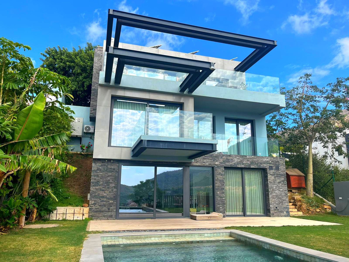 5 Bed Townhouse for sale in Mijas Costa Del Sol, Málaga, Spain