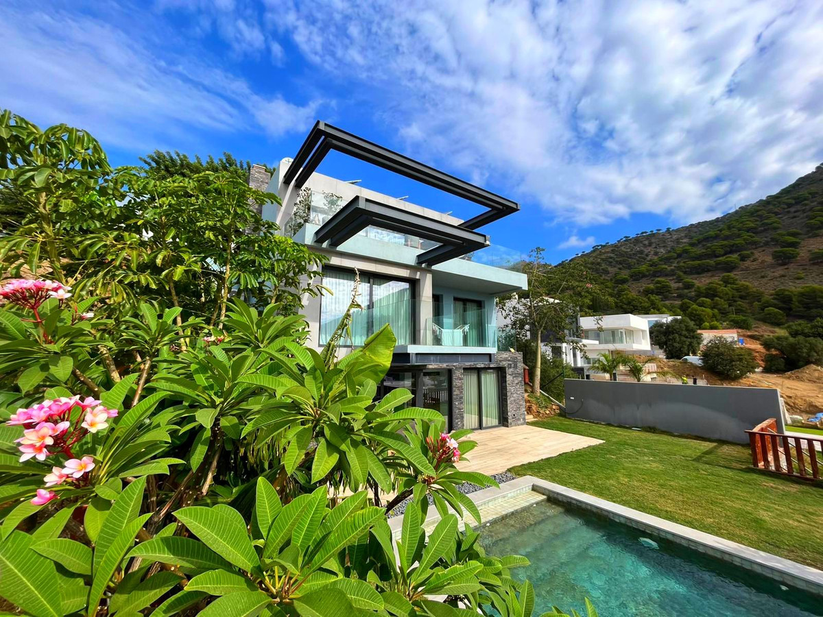 5 Bed Townhouse for sale in Mijas Costa Del Sol, Málaga, Spain