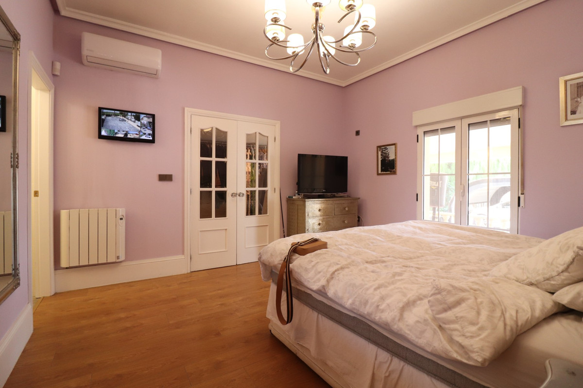 Se vende Villa - Chalet de 6 dormitorios en Costa Blanca, Alicante, España