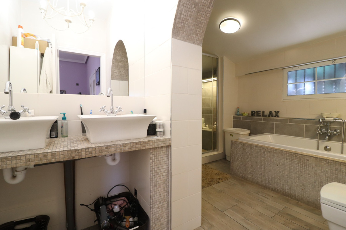 Se vende Villa - Chalet de 6 dormitorios en Costa Blanca, Alicante, España