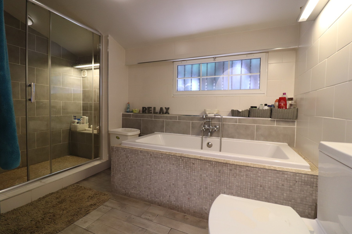 Se vende Villa - Chalet de 6 dormitorios en Costa Blanca, Alicante, España