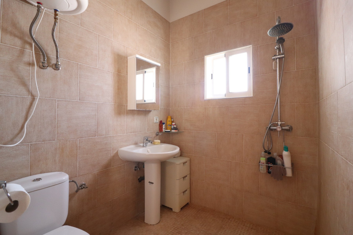 Se vende Villa - Chalet de 6 dormitorios en Costa Blanca, Alicante, España
