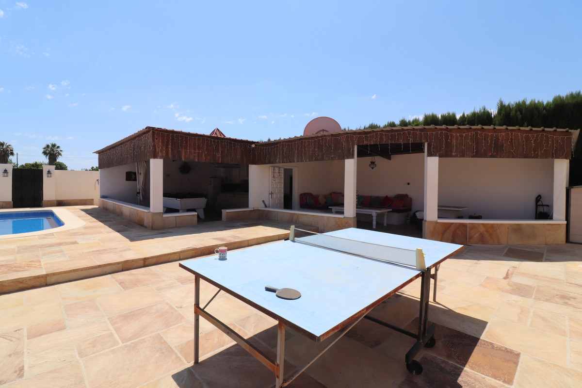 Se vende Villa - Chalet de 6 dormitorios en Costa Blanca, Alicante, España