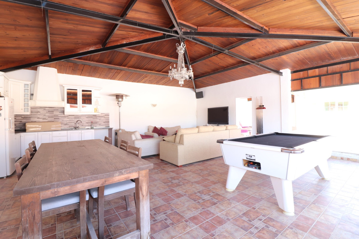Se vende Villa - Chalet de 6 dormitorios en Costa Blanca, Alicante, España