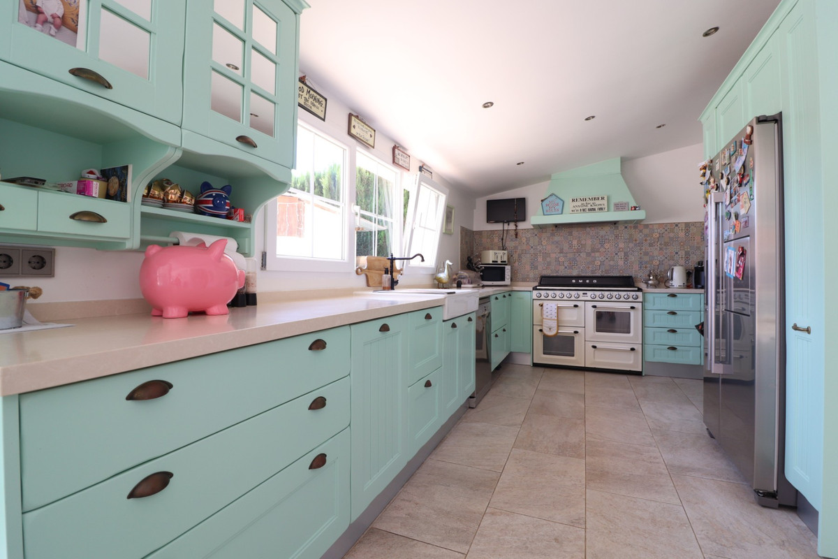 Se vende Villa - Chalet de 6 dormitorios en Costa Blanca, Alicante, España