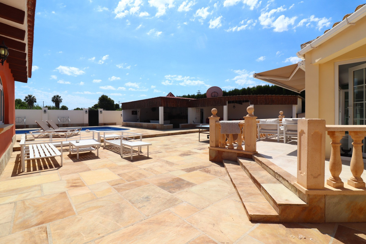 Se vende Villa - Chalet de 6 dormitorios en Costa Blanca, Alicante, España