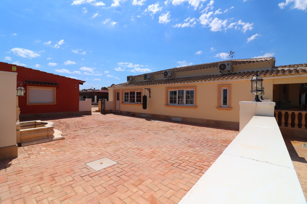 Se vende Villa - Chalet de 6 dormitorios en Costa Blanca, Alicante, España