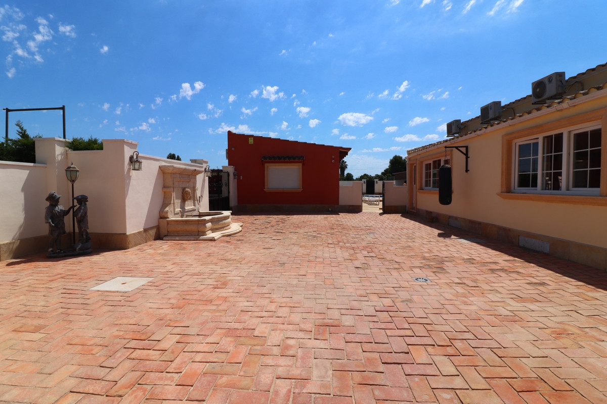 Se vende Villa - Chalet de 6 dormitorios en Costa Blanca, Alicante, España