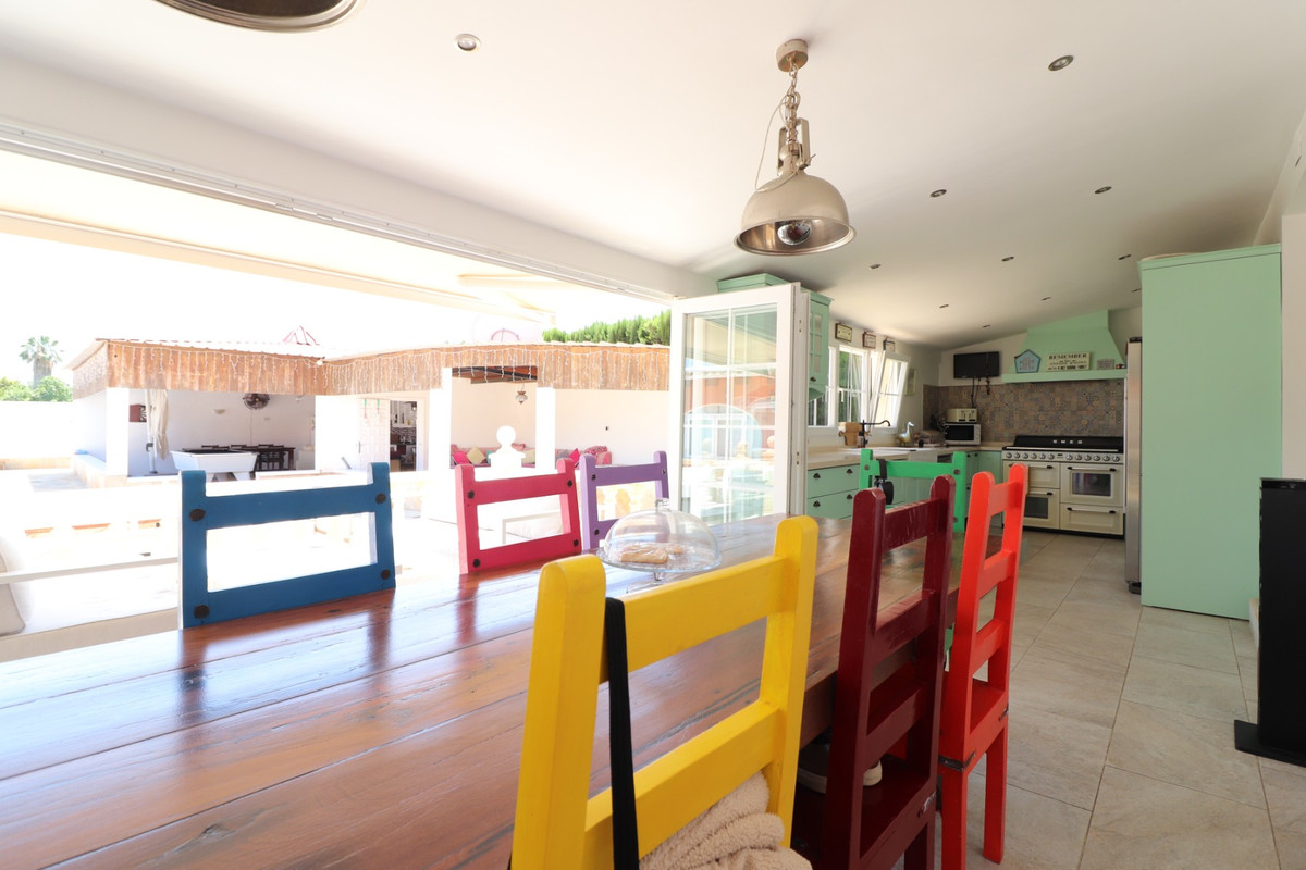Se vende Villa - Chalet de 6 dormitorios en Costa Blanca, Alicante, España