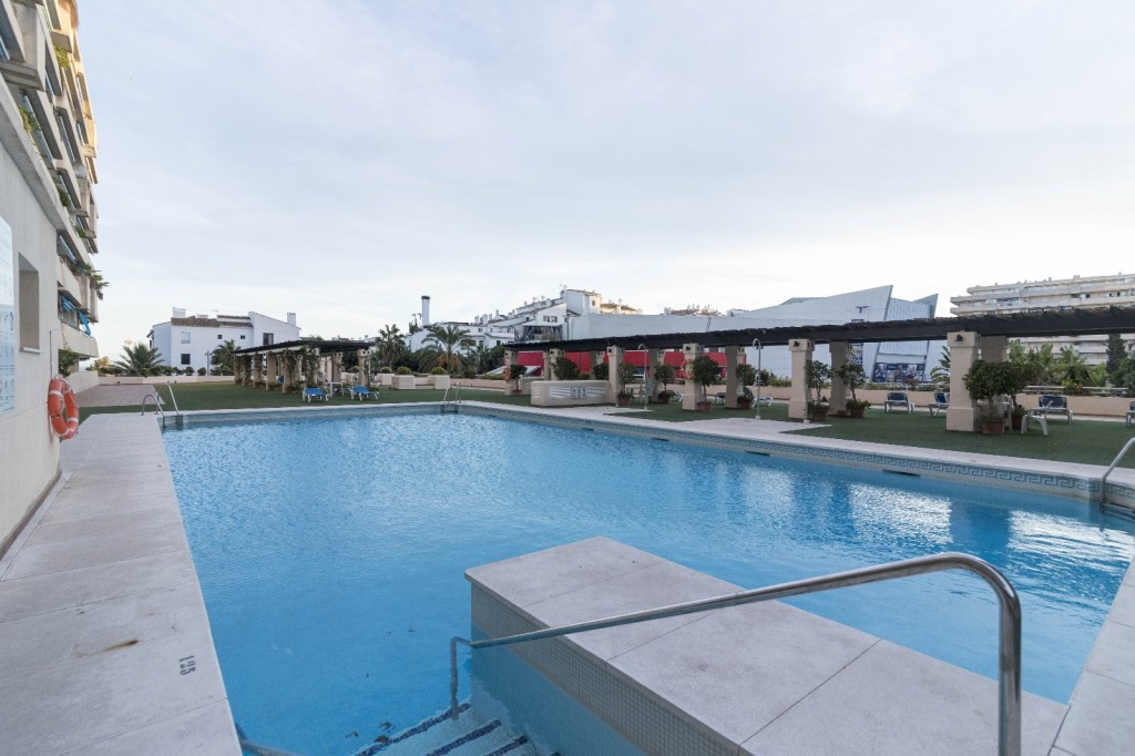 Se vende Apartamento Planta Media de 3 dormitorios en Costa Del Sol, Málaga, España