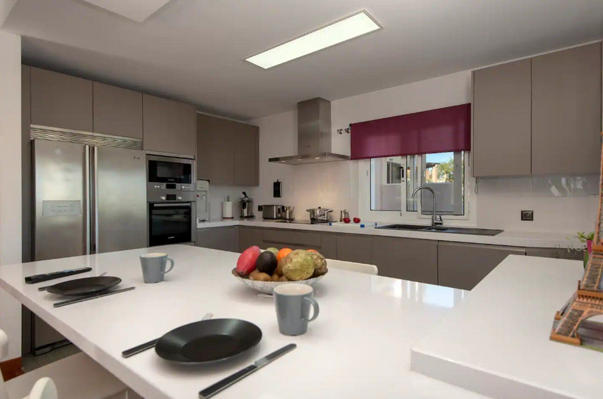 Se vende Villa - Chalet de 5 dormitorios en Costa Del Sol, Málaga, España