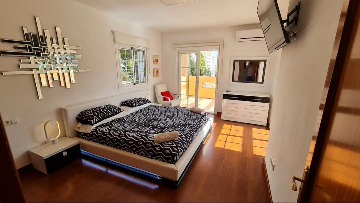 Se vende Villa - Chalet de 5 dormitorios en Costa Del Sol, Málaga, España