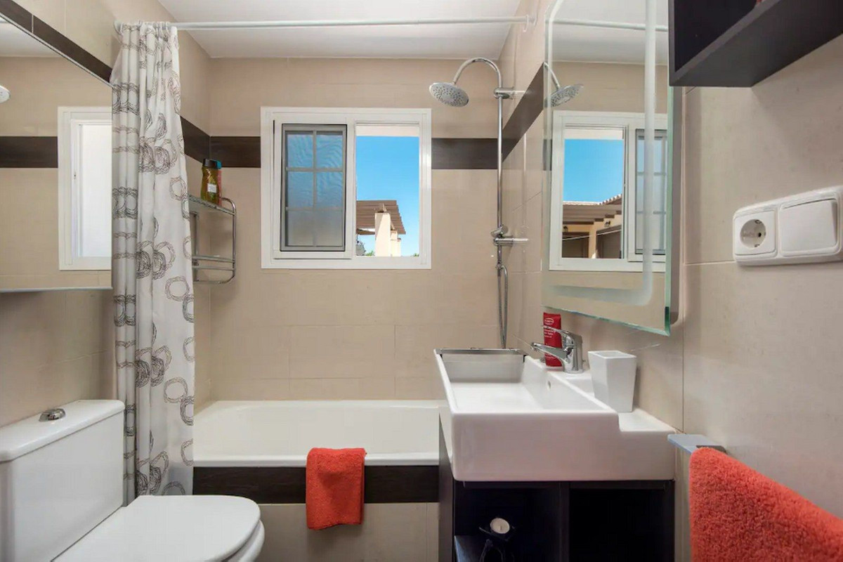 Se vende Villa - Chalet de 5 dormitorios en Costa Del Sol, Málaga, España