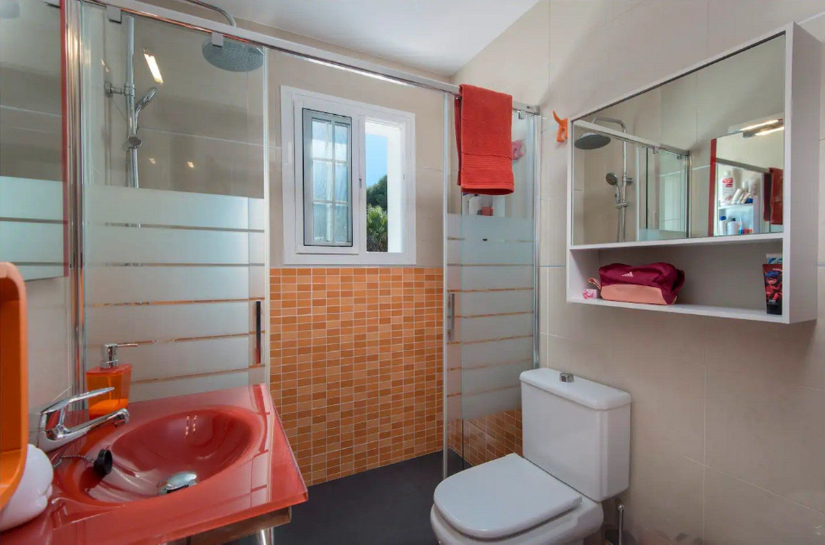 Se vende Villa - Chalet de 5 dormitorios en Costa Del Sol, Málaga, España