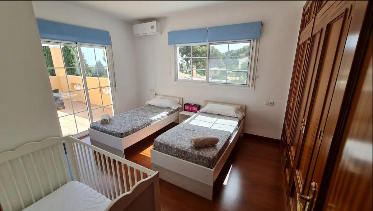 Se vende Villa - Chalet de 5 dormitorios en Costa Del Sol, Málaga, España