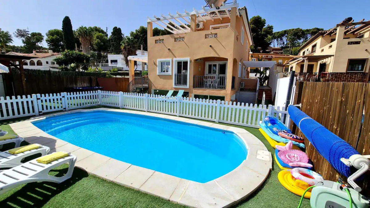 Se vende Villa - Chalet de 5 dormitorios en Costa Del Sol, Málaga, España