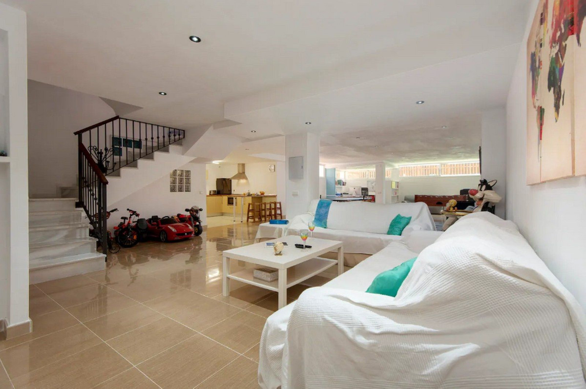 Se vende Villa - Chalet de 5 dormitorios en Costa Del Sol, Málaga, España