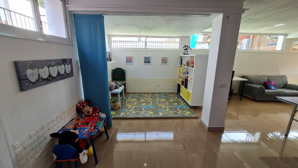 Se vende Villa - Chalet de 5 dormitorios en Costa Del Sol, Málaga, España