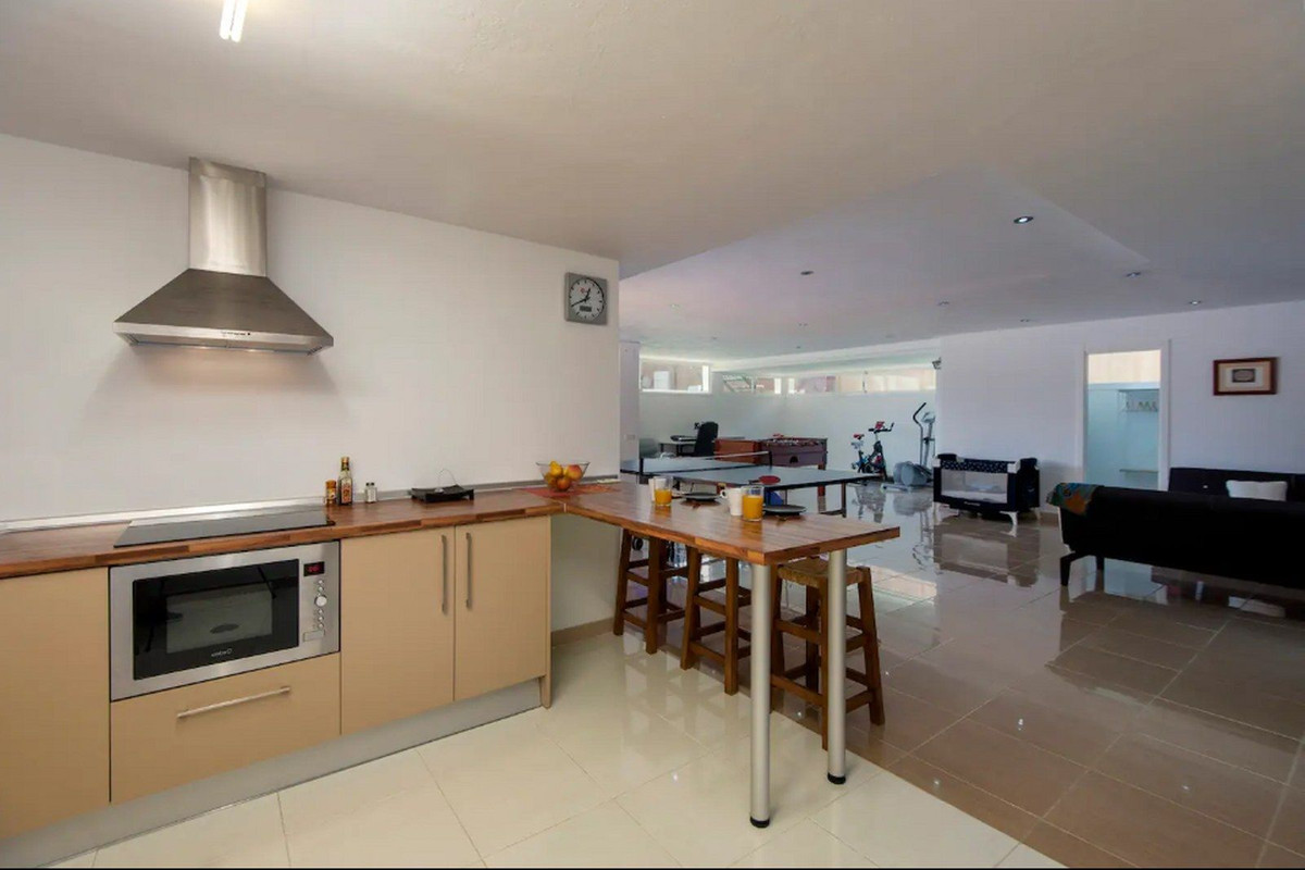 Se vende Villa - Chalet de 5 dormitorios en Costa Del Sol, Málaga, España