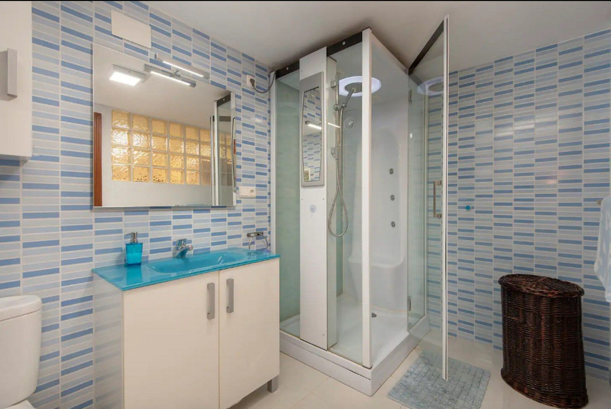Se vende Villa - Chalet de 5 dormitorios en Costa Del Sol, Málaga, España