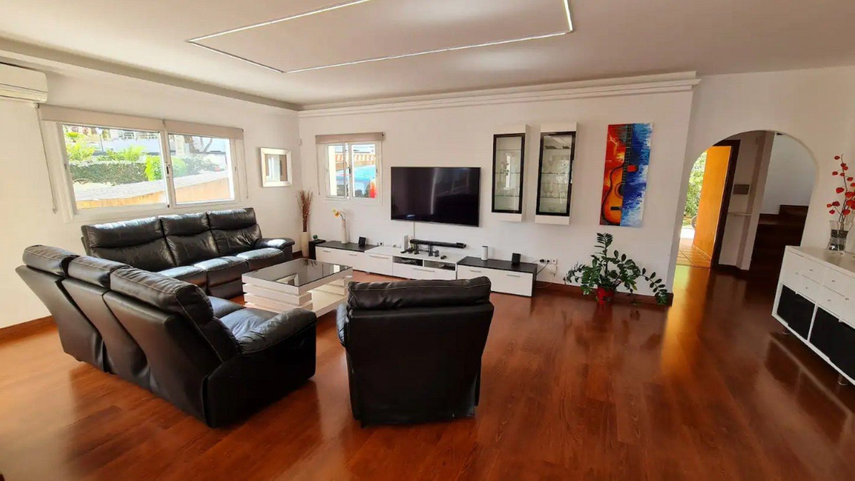 Se vende Villa - Chalet de 5 dormitorios en Costa Del Sol, Málaga, España