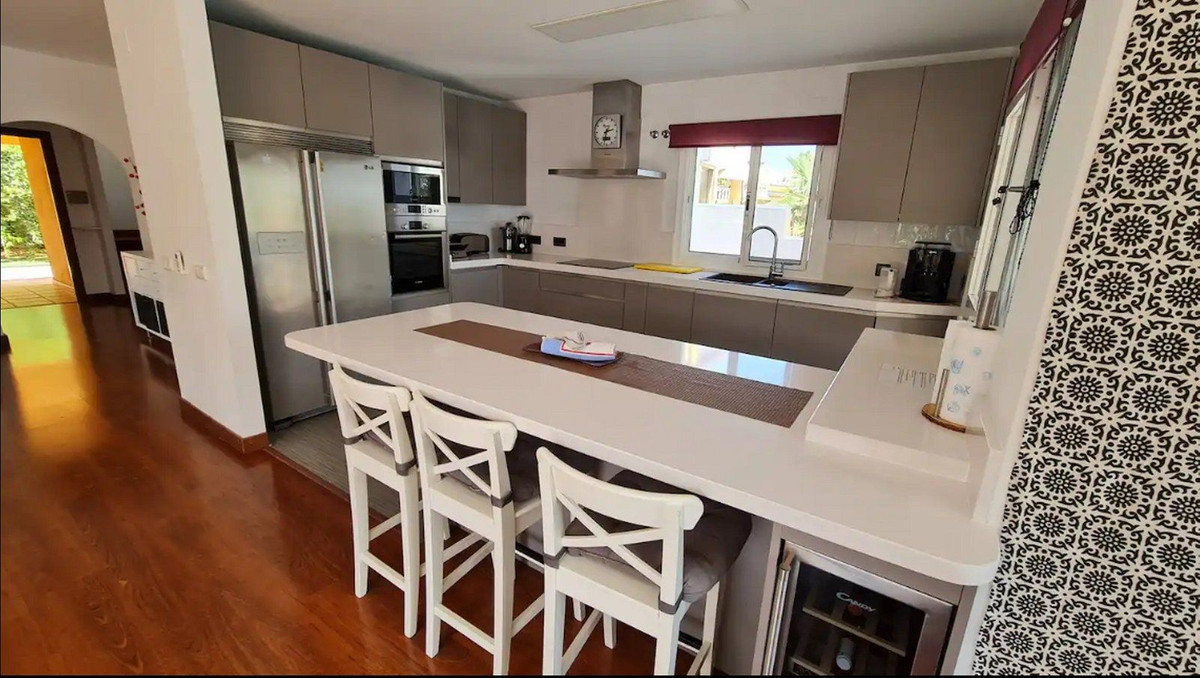 Se vende Villa - Chalet de 5 dormitorios en Costa Del Sol, Málaga, España