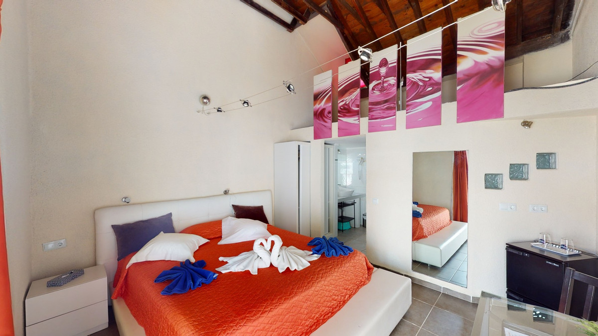 Se vende Villa - Chalet de 20 dormitorios en Costa Del Sol East, Málaga, España
