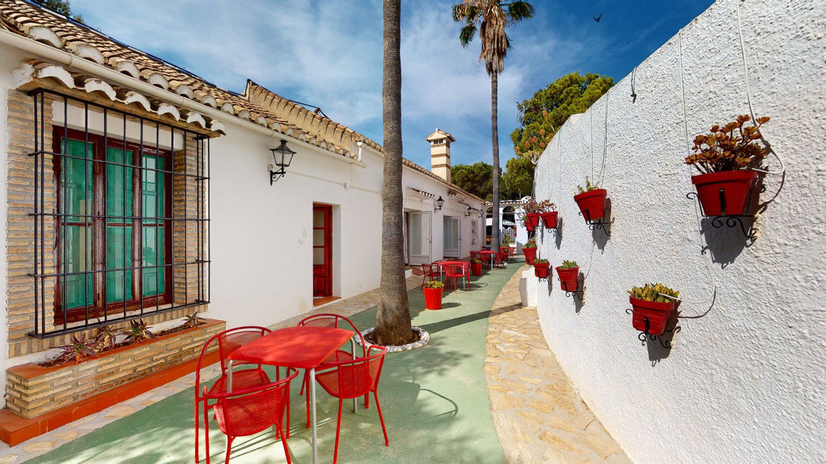 Se vende Villa - Chalet de 20 dormitorios en Costa Del Sol East, Málaga, España
