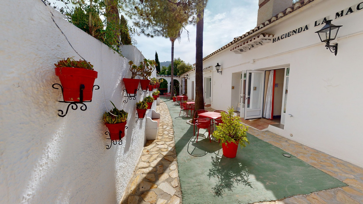 Se vende Villa - Chalet de 20 dormitorios en Costa Del Sol East, Málaga, España