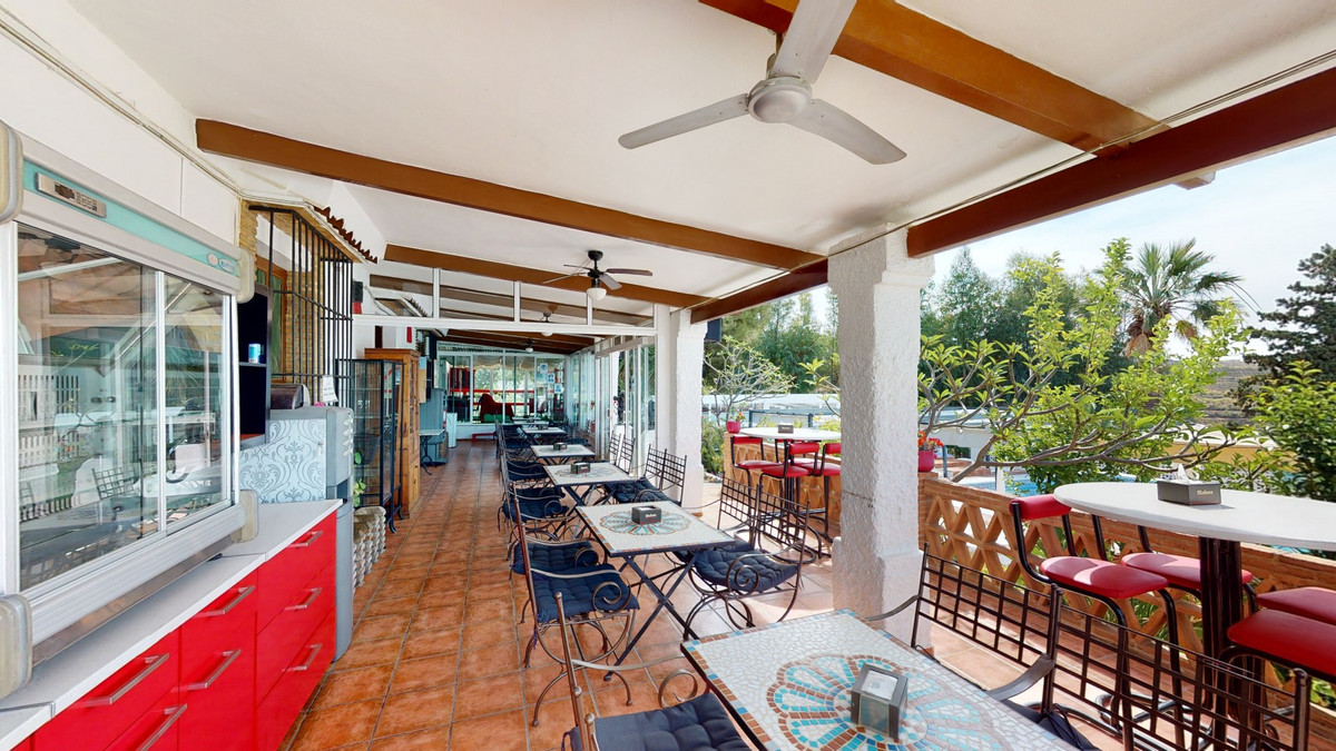 Se vende Villa - Chalet de 20 dormitorios en Costa Del Sol East, Málaga, España