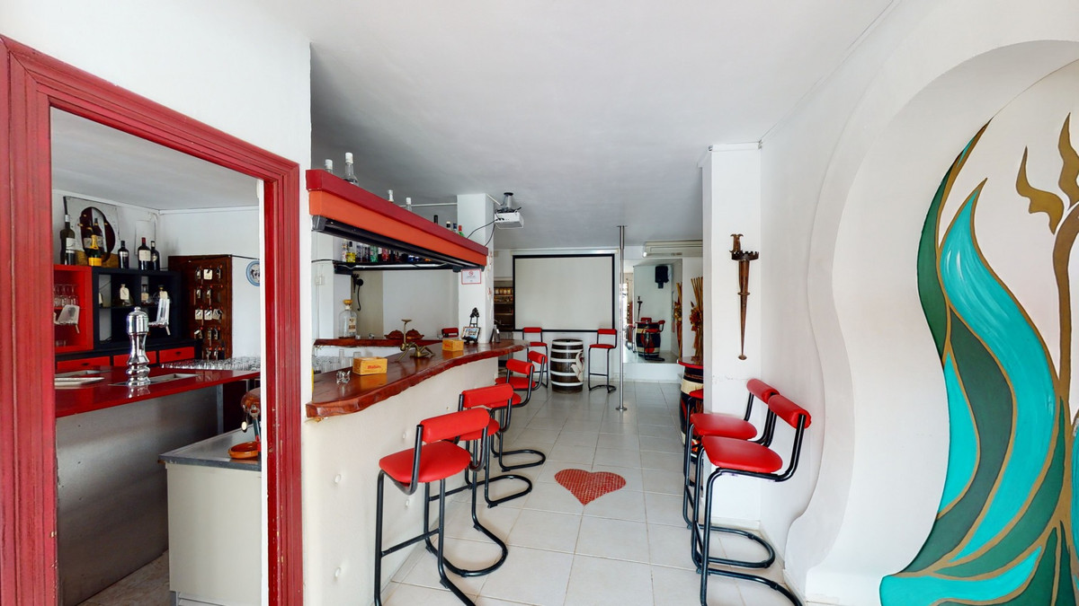 Se vende Villa - Chalet de 20 dormitorios en Costa Del Sol East, Málaga, España