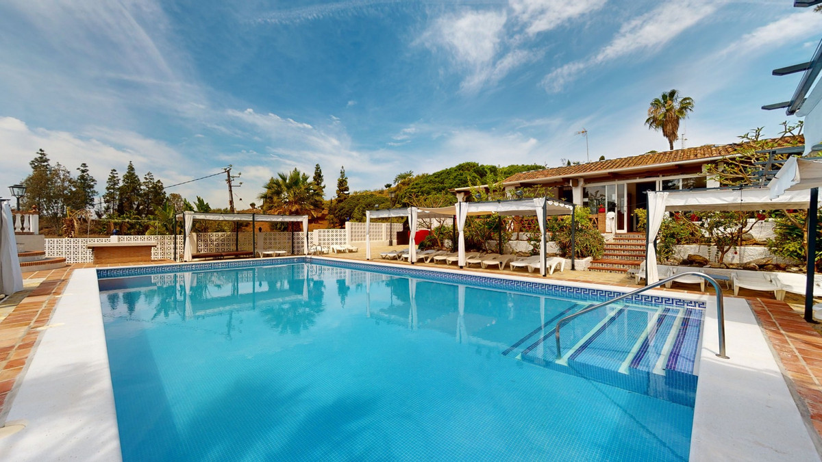 Se vende Villa - Chalet de 20 dormitorios en Costa Del Sol East, Málaga, España