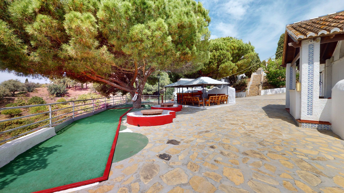 Se vende Villa - Chalet de 20 dormitorios en Costa Del Sol East, Málaga, España